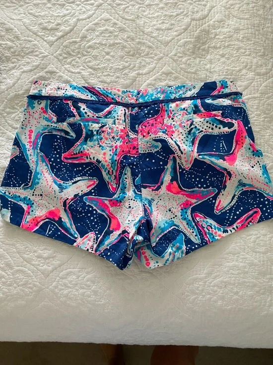 Lilly Pulitzer Adie Shorts in the Indigo Star Struck print size 10 like new - Picture 3 of 8